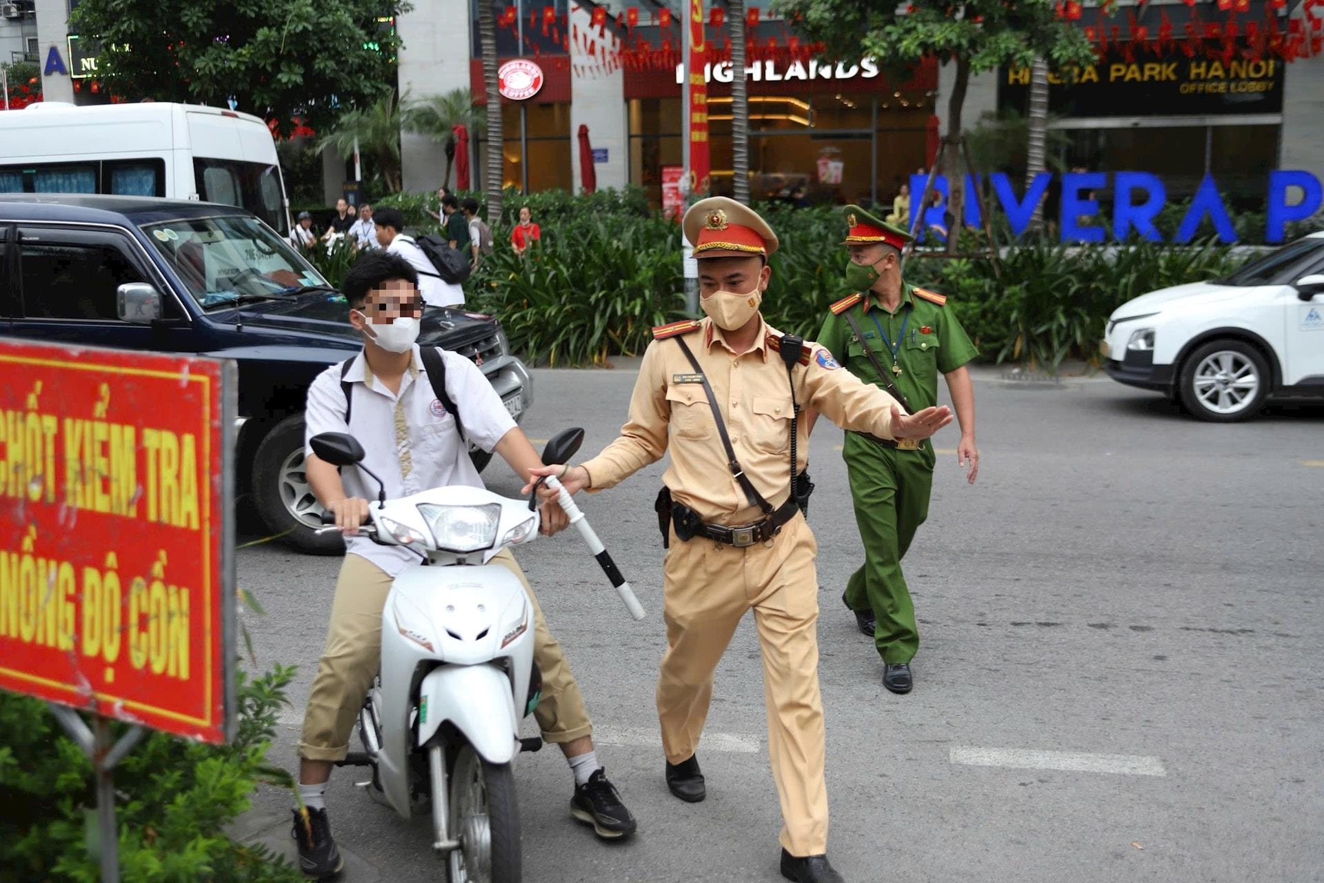 Các lỗi vi phạm thường gặp khi điều khiển xe 50cc tham gia giao thông Các lỗi vi phạm thường gặp khi điều khiển xe 50cc tham gia giao thôngCác lỗi vi phạm thường gặp khi điều khiển xe 50cc tham gia giao thông