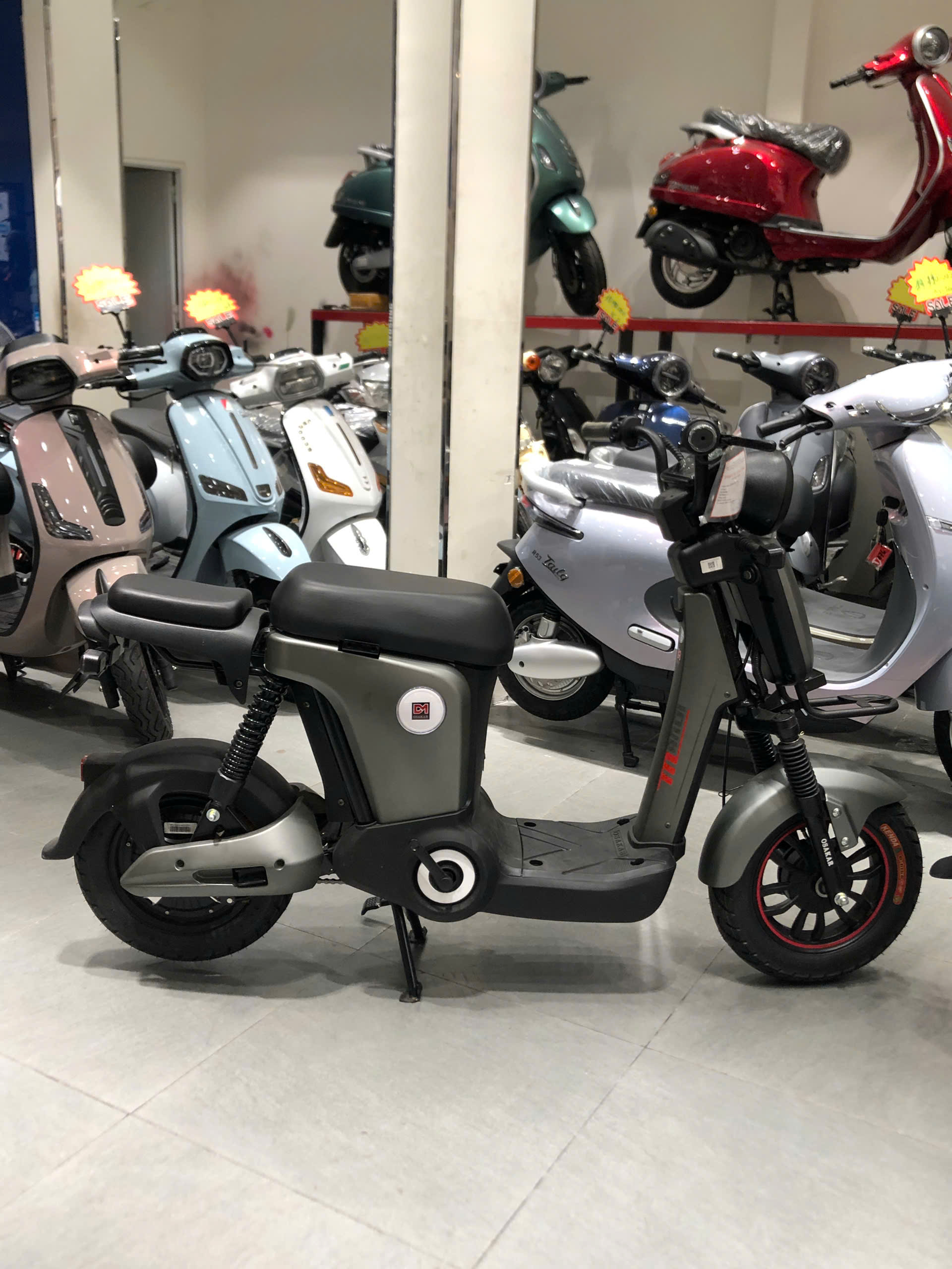 Sạc xe máy điện, xe đạp điện ngoài trụ sạc công cộng có được không?