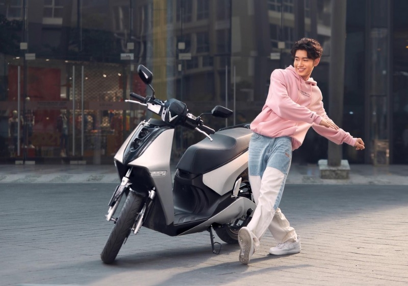 Sạc xe máy điện, xe đạp điện ngoài trụ sạc công cộng có được không?