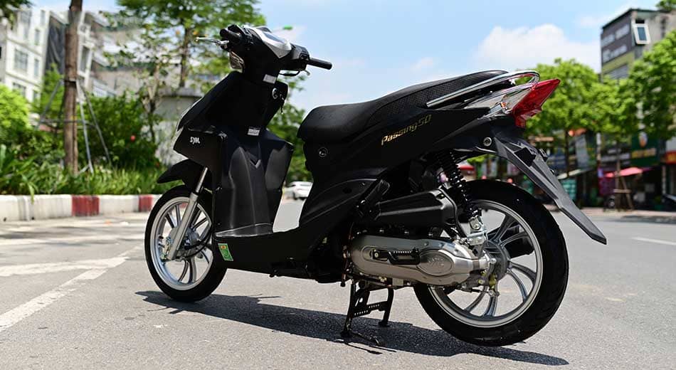 Xe máy 50 phân khối  chạy xăng đi được bao xa? Lý tưởng cho di chuyển ngắn