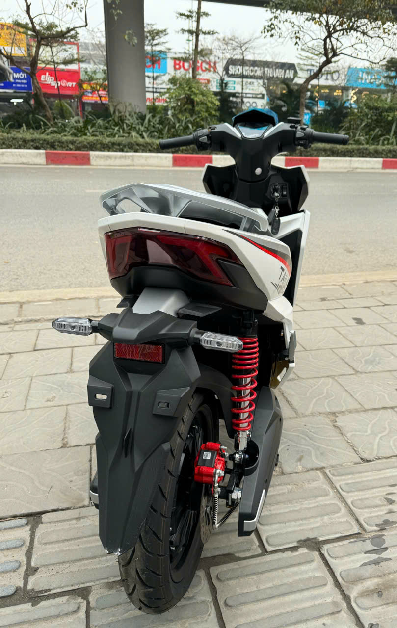 Xe điện 26 triệu đ&aacute;nh thẳng ph&acirc;n kh&uacute;c xe 