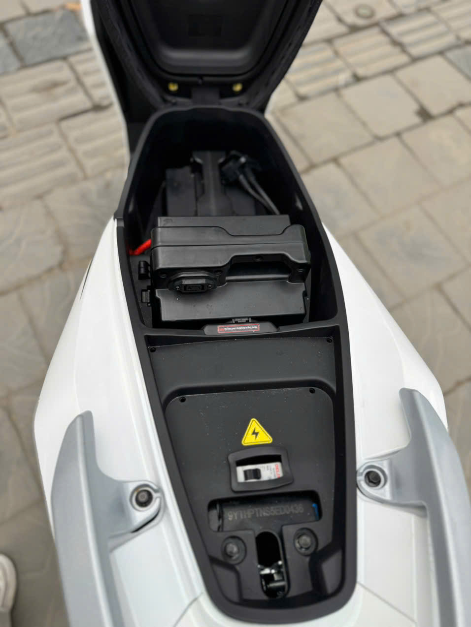 Xe điện 26 triệu đ&aacute;nh thẳng ph&acirc;n kh&uacute;c xe 