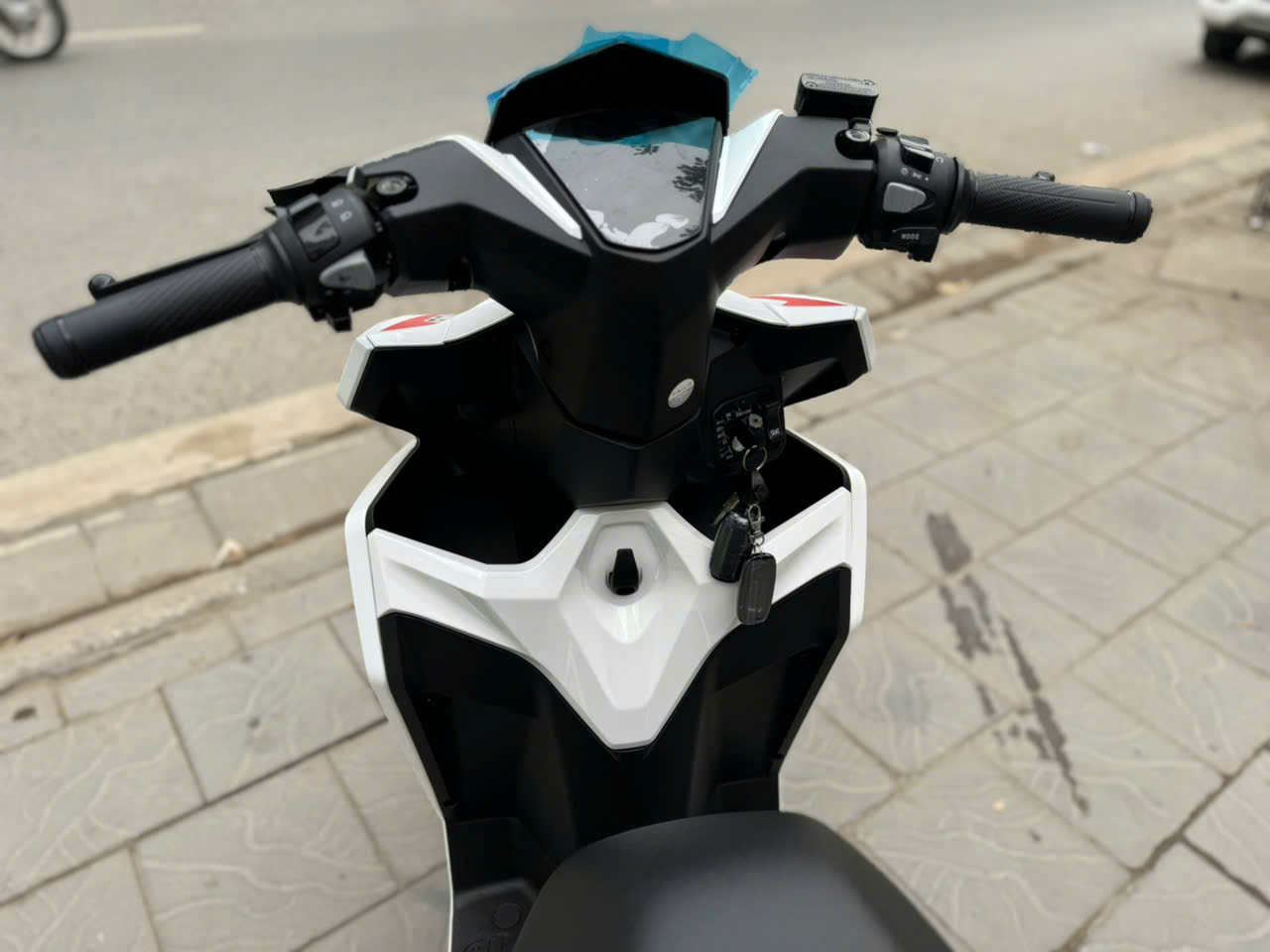 Xe điện 26 triệu đ&aacute;nh thẳng ph&acirc;n kh&uacute;c xe 