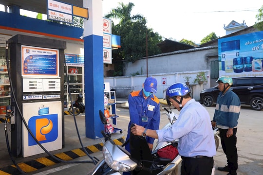 Giá xăng biến động liên tục: Người dùng nên tiếp tục phụ thuộc hay chuyển sang xe điện? Giá xăng biến động liên tục: Người dùng nên tiếp tục phụ thuộc hay chuyển sang xe điện?