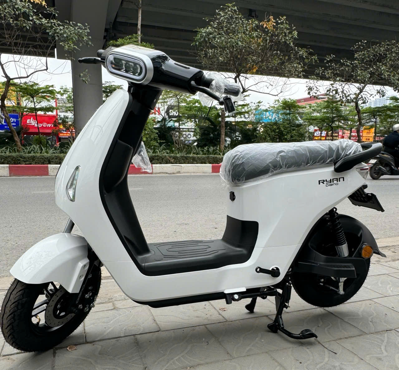 Giá xăng biến động liên tục: Người dùng nên tiếp tục phụ thuộc hay chuyển sang xe điện? Giá xăng biến động liên tục: Người dùng nên tiếp tục phụ thuộc hay chuyển sang xe điện?