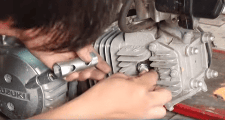 thay bugi xe máy 50cc bao nhiêu tiền